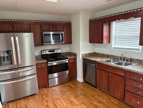 122 Stonefield Cir in Shelbyville, TN - Building Photo - Building Photo