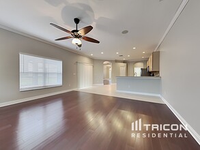 1421 Emerald Hill Way in Valrico, FL - Building Photo - Building Photo