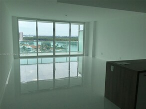 400 Sunny Isles Blvd, Unit 1105 in Sunny Isles Beach, FL - Building Photo - Building Photo