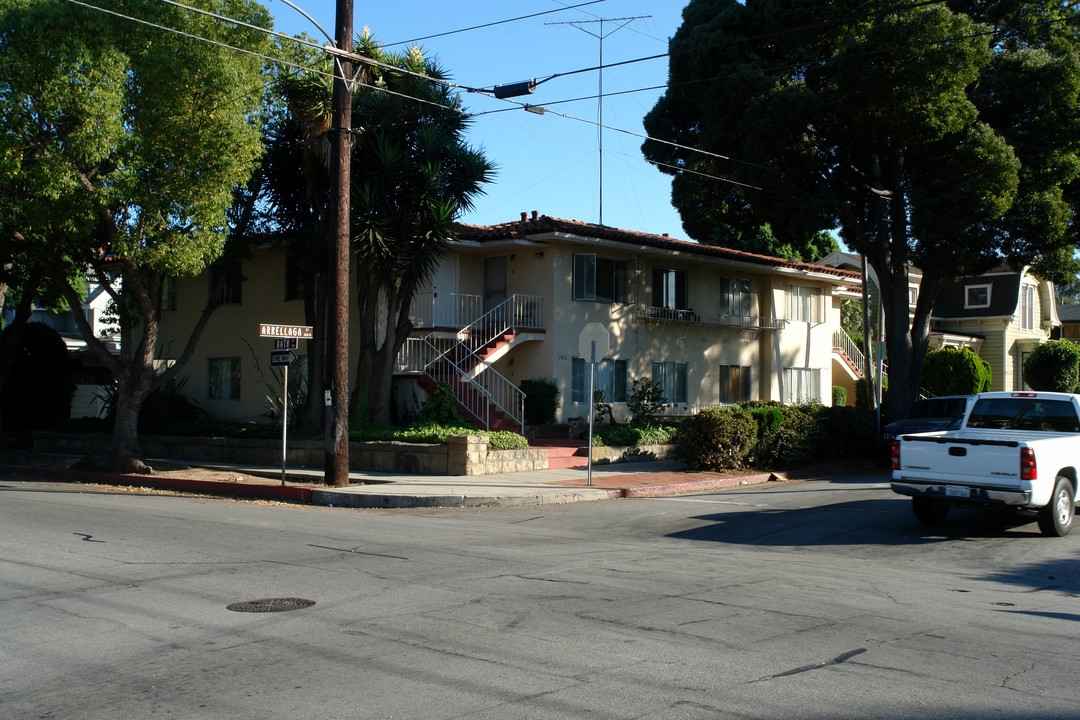 303-307 W Arrellaga St in Santa Barbara, CA - Building Photo