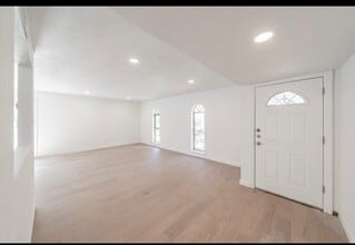 3506 S Elm Dr in Grand Prairie, TX - Foto de edificio - Building Photo