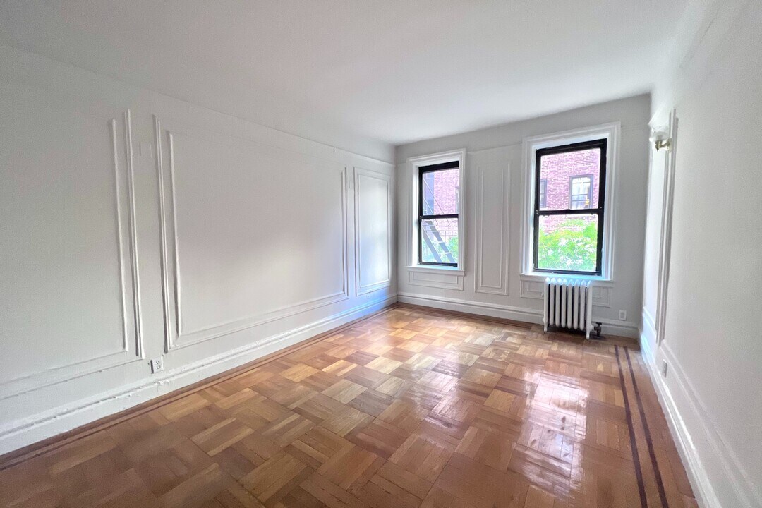 615 Fort Washington Ave in New York, NY - Building Photo