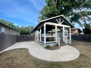 417 S Washington Ave in New Braunfels, TX - Building Photo - Building Photo