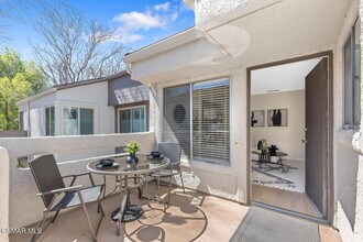501 Via Colinas in Westlake Village, CA - Building Photo - Building Photo