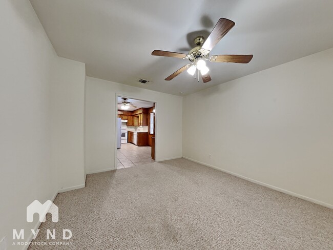 1502 Maple St in Liberty, TX - Building Photo - Building Photo