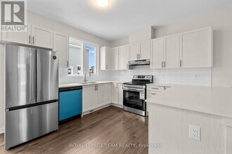 217 Ryan Reynolds Wy in Ottawa, ON - Building Photo - Building Photo