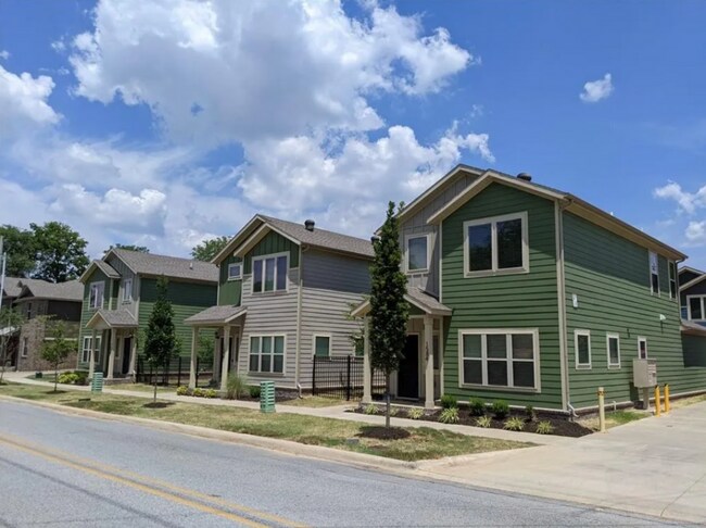 1586 N Wish Ln in Fayetteville, AR - Foto de edificio - Building Photo