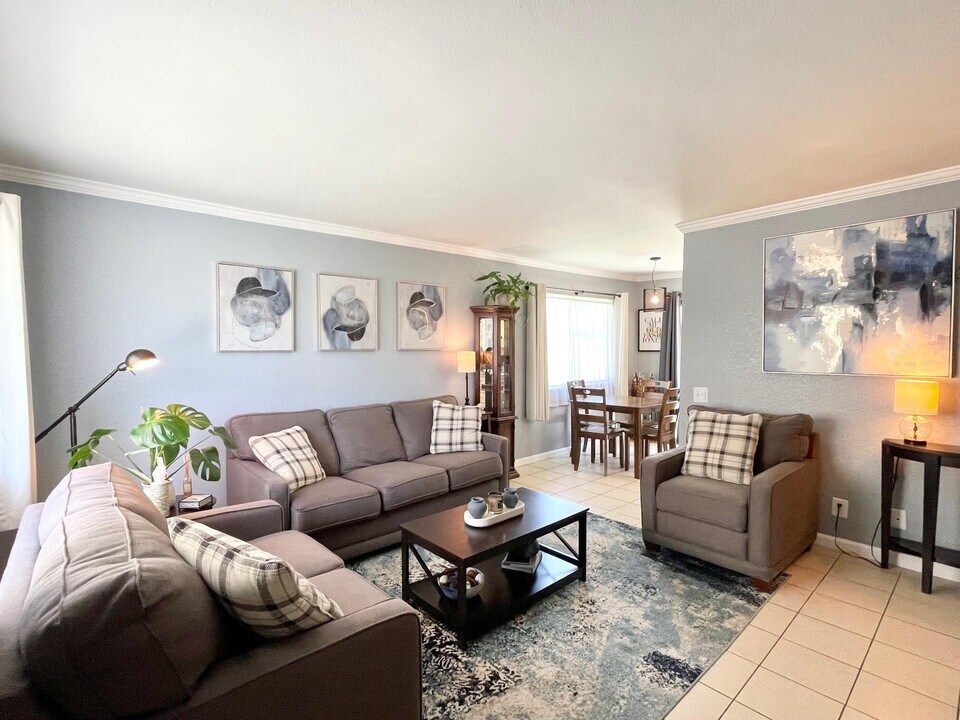 450 Bradshaw E Ln in Palm Springs, CA - Building Photo