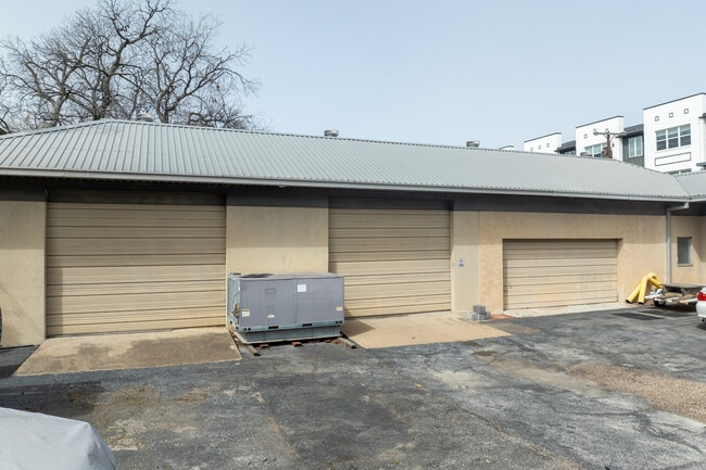 The Hive on Bee - 7 Units in Farmers Branch, TX - Building Photo - Building Photo