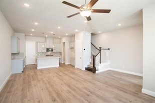 340 Almanor St in Lewisville, TX - Building Photo