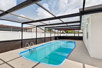 8005 Pepperidge Ln in Port Richey, FL - Building Photo - Building Photo