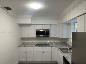 102 NE 122nd St in North Miami, FL - Building Photo - Building Photo