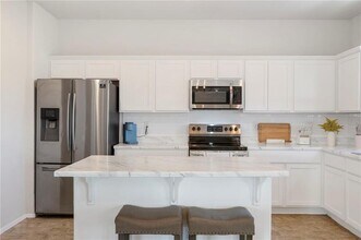 990 Macy Ln in Elkins, AR - Building Photo - Building Photo