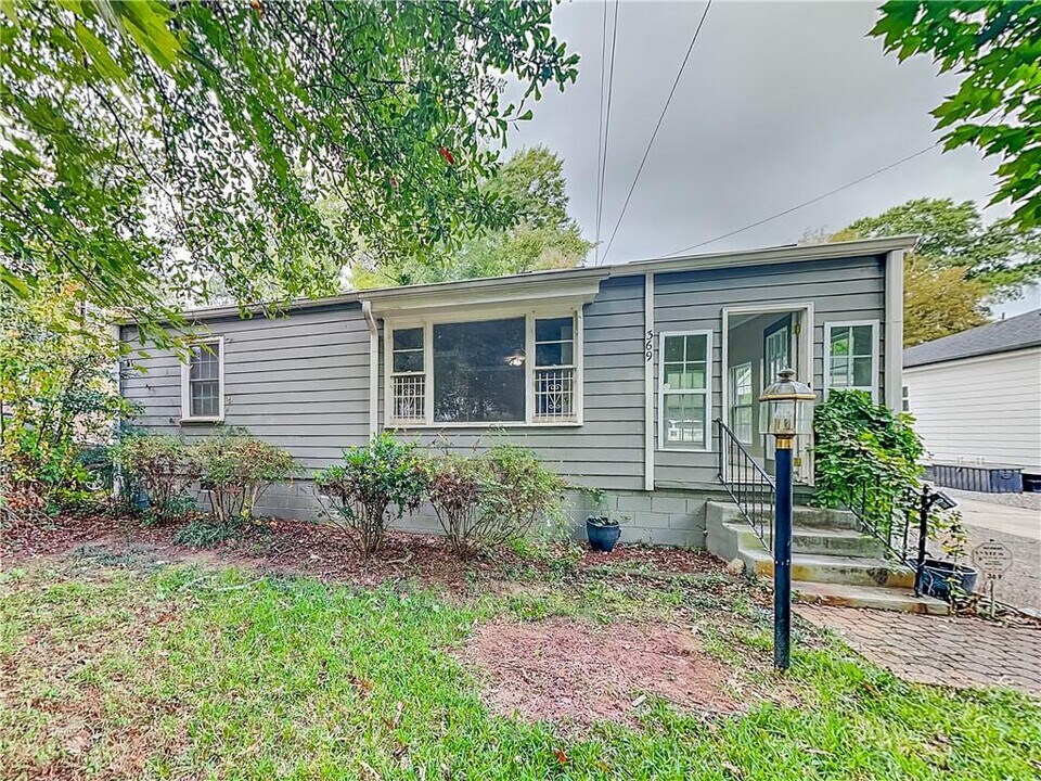 369 Enota Pl SW in Atlanta, GA - Building Photo