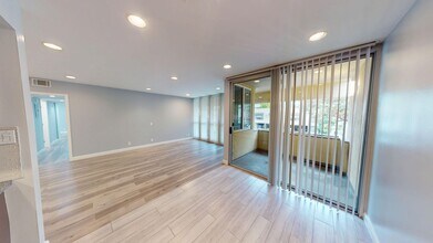 Huge Three Bedroom Available in West Hollywood in Los Angeles, CA - Foto de edificio - Building Photo