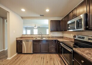 11703 Blackmore Leap in San Antonio, TX - Building Photo - Building Photo