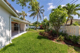 4430 NE 28th Ter in Lighthouse Point, FL - Foto de edificio - Building Photo