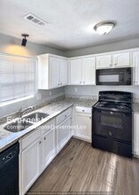 1997 Oak Terrace Dr SE in Atlanta, GA - Building Photo - Building Photo