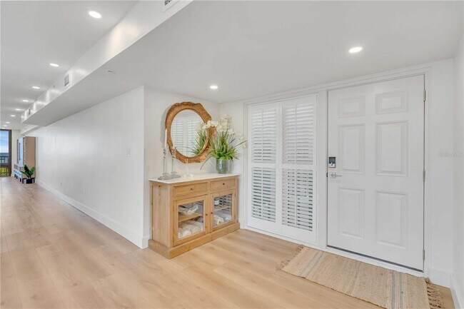 5611 Gulf of Mexico Dr in Longboat Key, FL - Foto de edificio - Building Photo