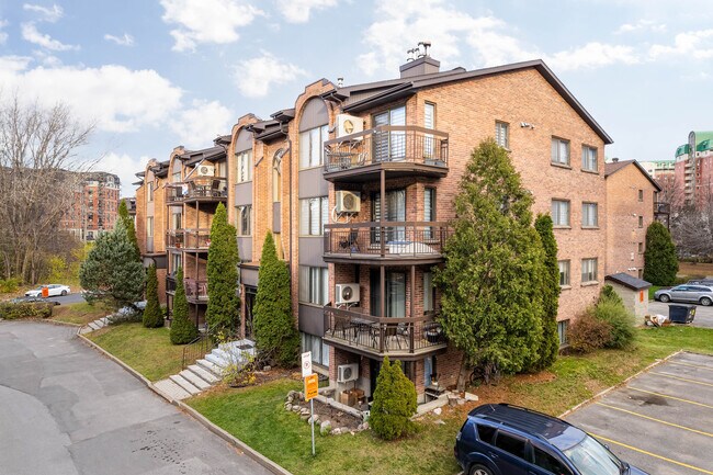 4410 Des Cageux Ch in Laval, QC - Building Photo - Building Photo