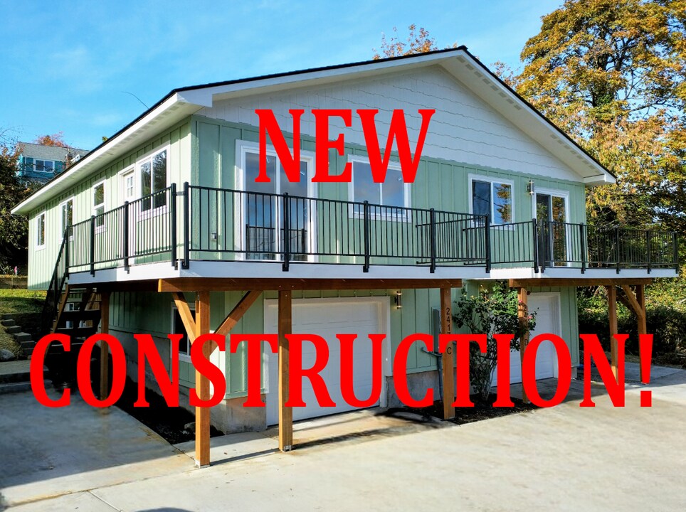 2417 Snyder Ave, Unit D in Bremerton, WA - Building Photo