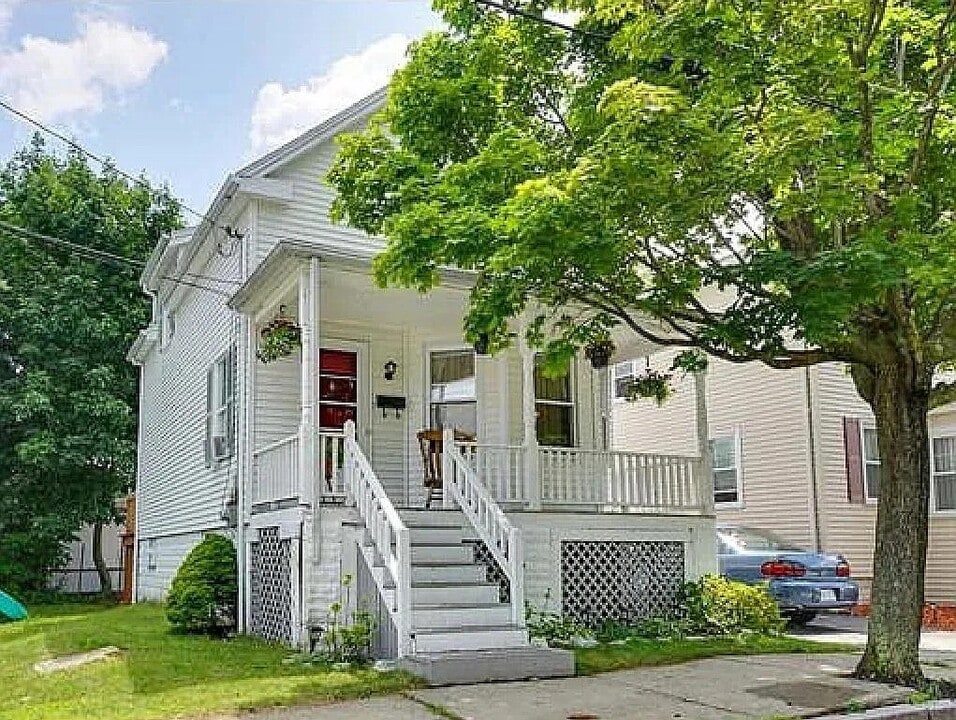 50 Russell St in Medford, MA - Building Photo