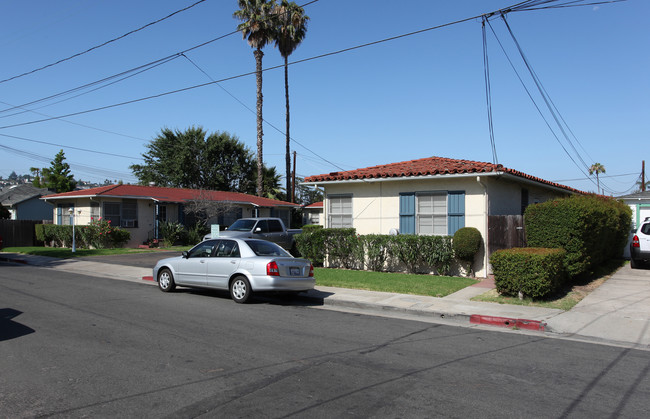 4856-4876 Pine St in La Mesa, CA - Building Photo - Building Photo