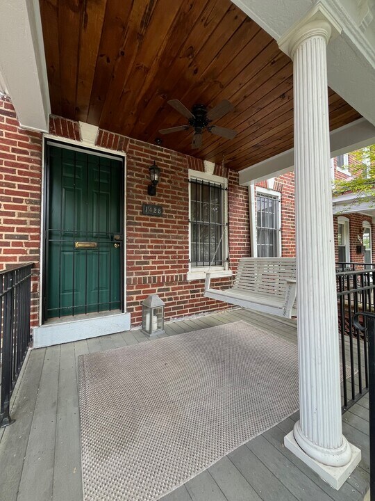 1428 Oak St NW in Washington, DC - Foto de edificio