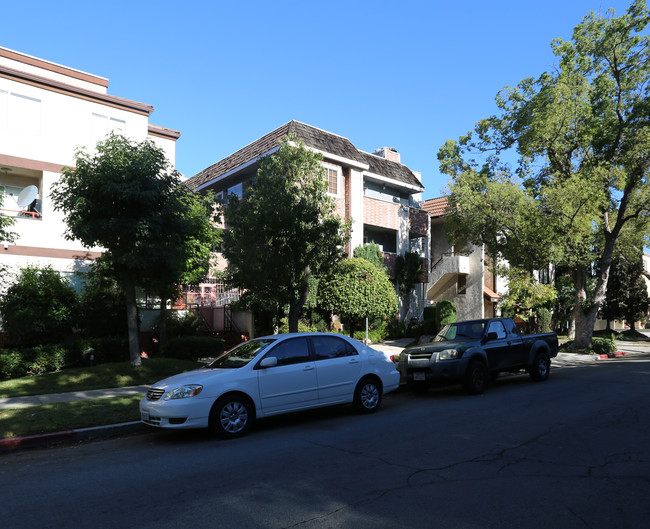 415 N Kenwood St in Glendale, CA - Building Photo - Building Photo