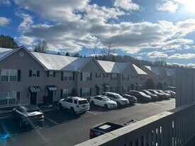 2121 S Greenwood Dr in Johnson City, TN - Building Photo