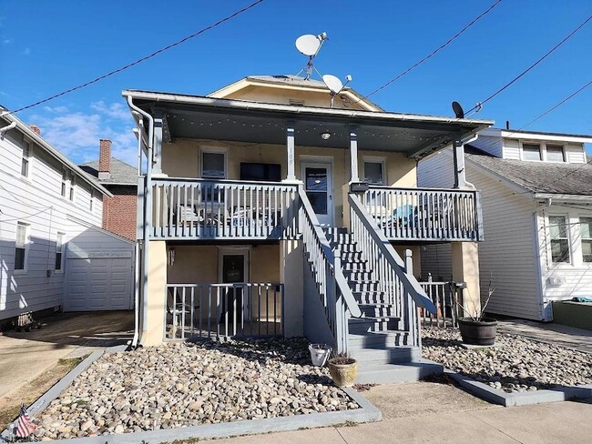 property at 105 N Richards Ave