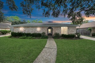 14115 Wickersham Ln in Houston, TX - Building Photo