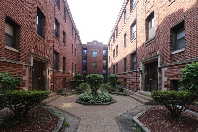 property at 931 W Sunnyside Ave