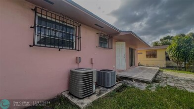 7067 SW 22nd St in Miami, FL - Building Photo - Building Photo