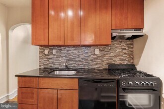 2433 Fairmount Ave in Philadelphia, PA - Building Photo - Building Photo