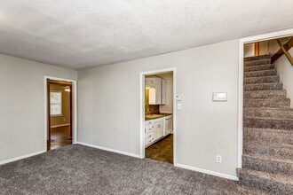 915 N Pinecrest St in Wichita, KS - Building Photo - Building Photo