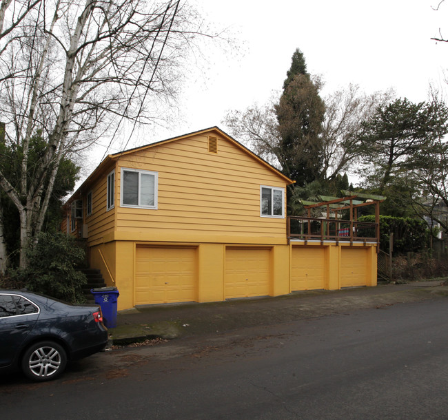 2230-2236 NE Couch St in Portland, OR - Building Photo - Building Photo