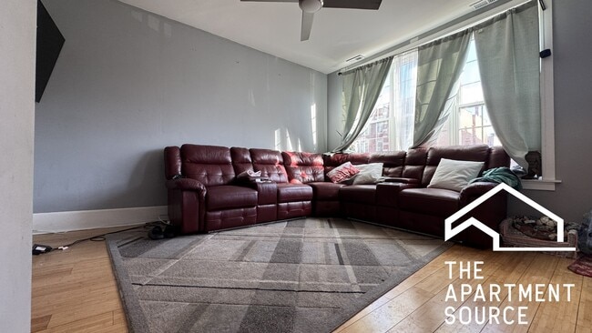 2642 W Hirsch St, Unit 2 in Chicago, IL - Foto de edificio - Building Photo