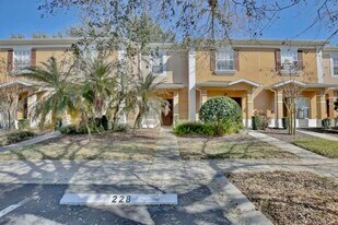 228 Weymouth Dr in Davenport, FL - Building Photo