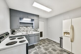 1021 Maple St in La Marque, TX - Building Photo - Building Photo