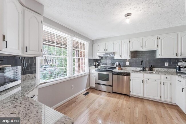 2903 Bridgehampton Ct in Falls Church, VA - Building Photo - Building Photo