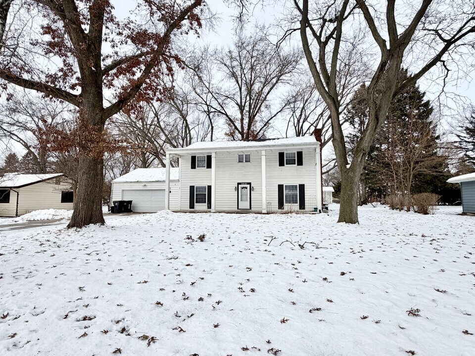 2431 Blarney Stone Dr in Beloit, WI - Building Photo