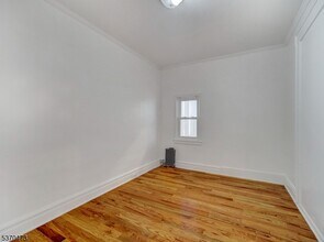 52 Headley Terrace in Irvington, NJ - Building Photo - Building Photo