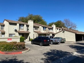 2120 Mount Vernon Dr in Modesto, CA - Building Photo - Building Photo