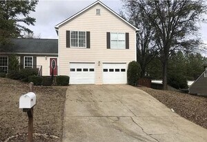 3993 Paloverde Dr in Kennesaw, GA - Building Photo