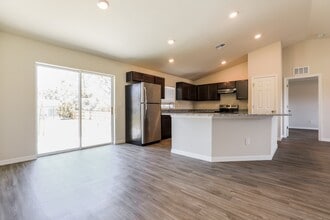 10394 Carnegie Ave in Englewood, FL - Building Photo - Building Photo