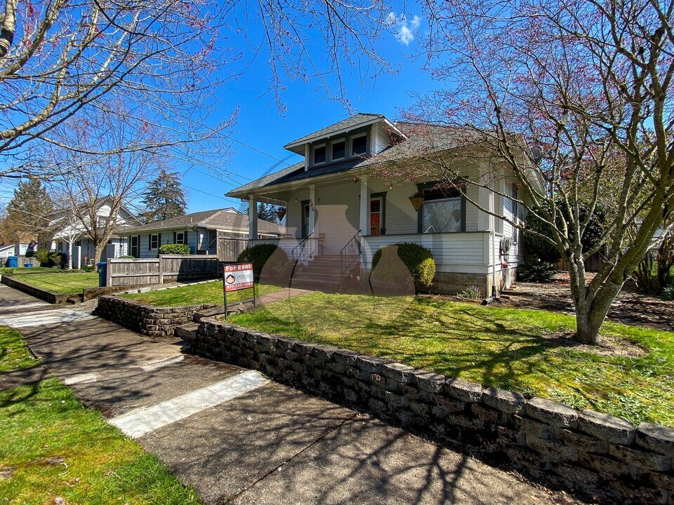 646 Breys Ave NE in Salem, OR - Building Photo