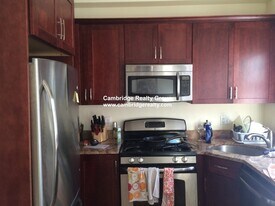 154 Magazine St, Unit 2B in Cambridge, MA - Building Photo
