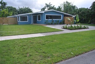 10230 Dolphin Rd in Cutler Bay, FL - Building Photo