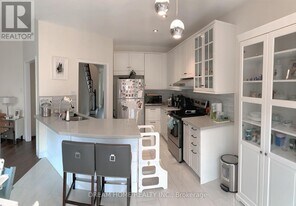 92 Sanderson Rd in Markham, ON - Building Photo